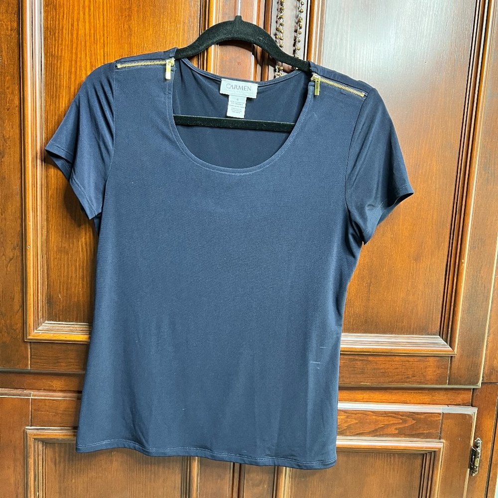 Carmen Marc Valvo Shoulder Zip Short Sleeve Top